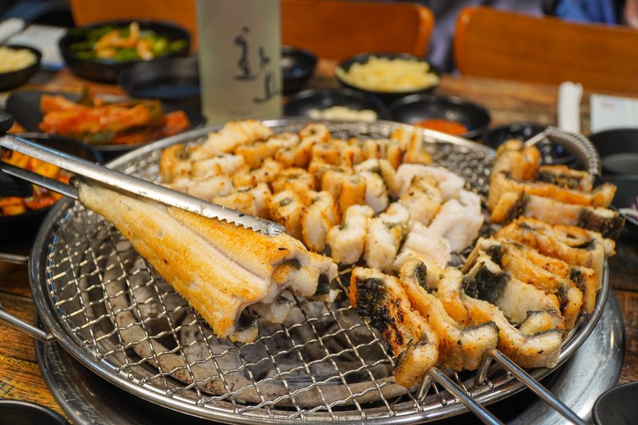 석쇠에 구운 달빛 산꼼장어
